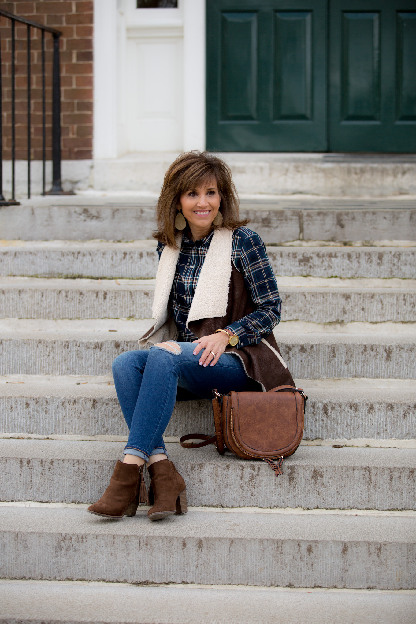 Fashion blogger, Cyndi Spivey, styling Old Navy Rockstar Jeans.