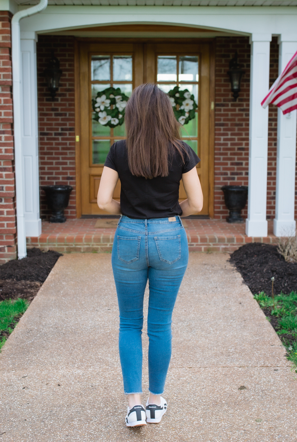 5 Brands of Jeans and How They Look Front and Back